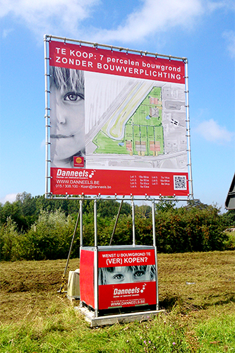 Publibox met reclame voor Danneels Projects