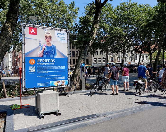 Publibloc voor de wandeling van Like Me