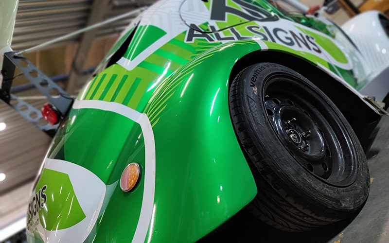 Carwrap van vw funcup in groen met logo Allsigns